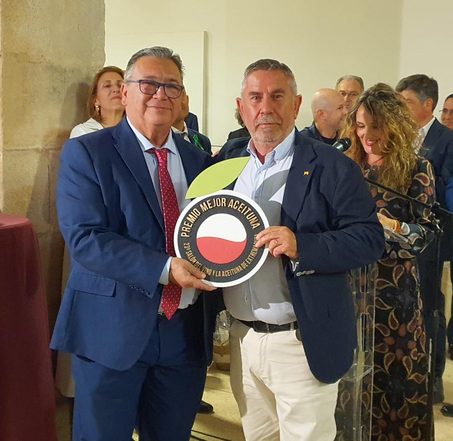 Entregados los premios a los mejores vinos, aceitunas  y aceites de Iberovinac 2024