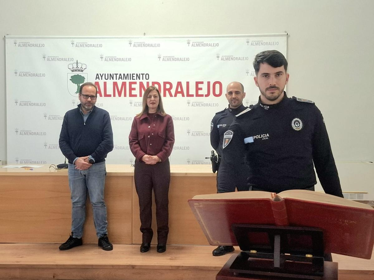 Cinco nuevos agentes toman posesión y se suman a la plantilla de la Policía Local
