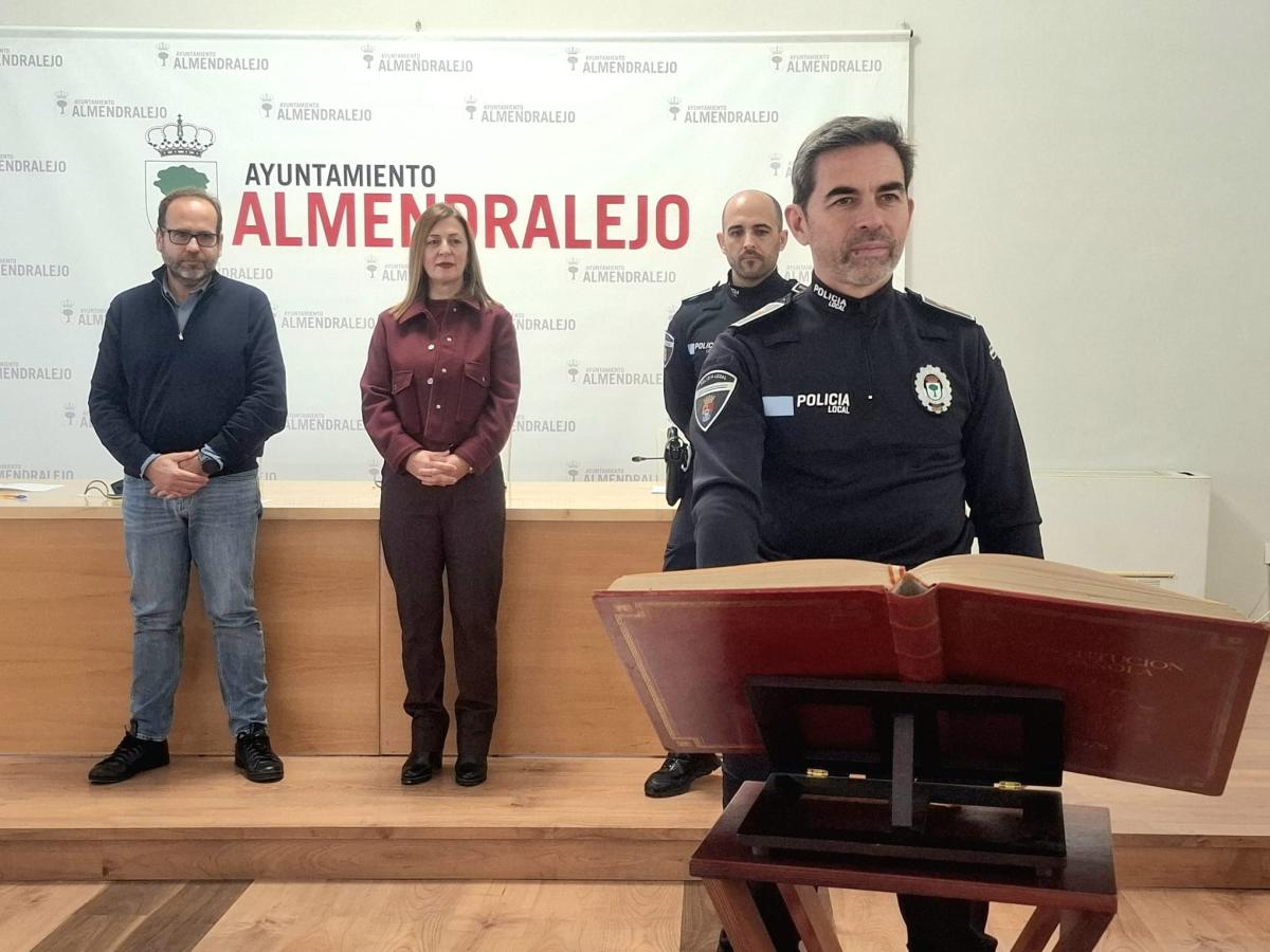 Cinco nuevos agentes toman posesión y se suman a la plantilla de la Policía Local