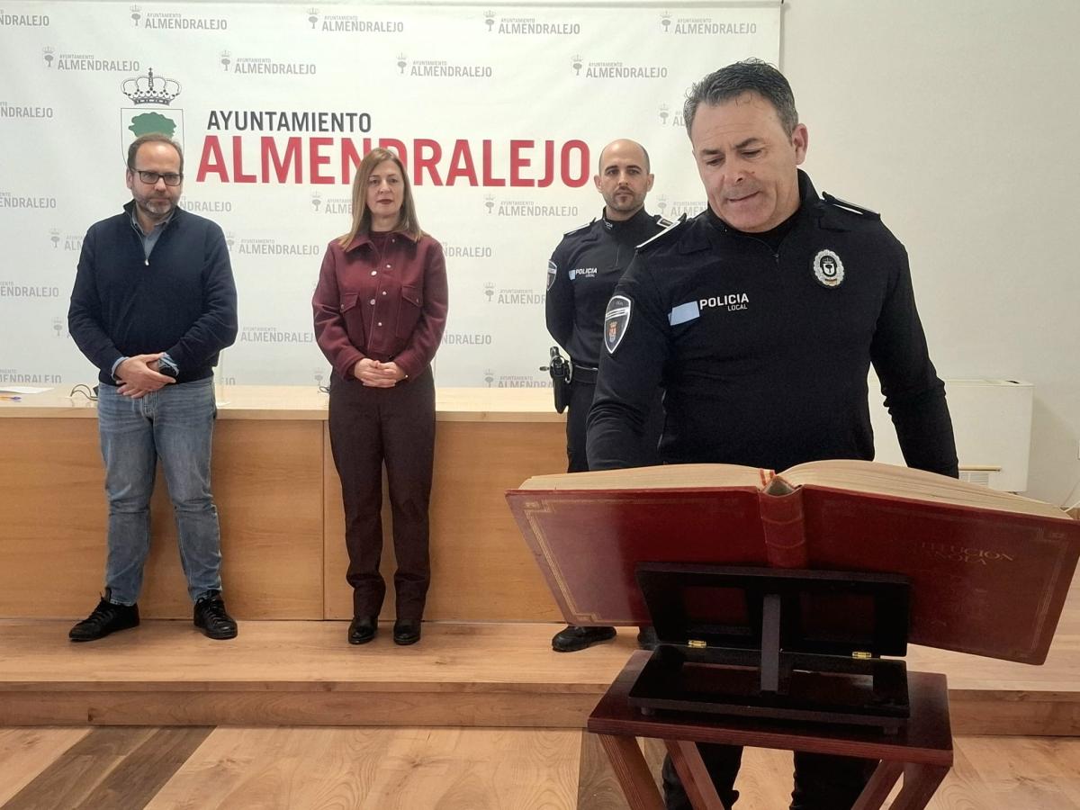 Cinco nuevos agentes toman posesión y se suman a la plantilla de la Policía Local