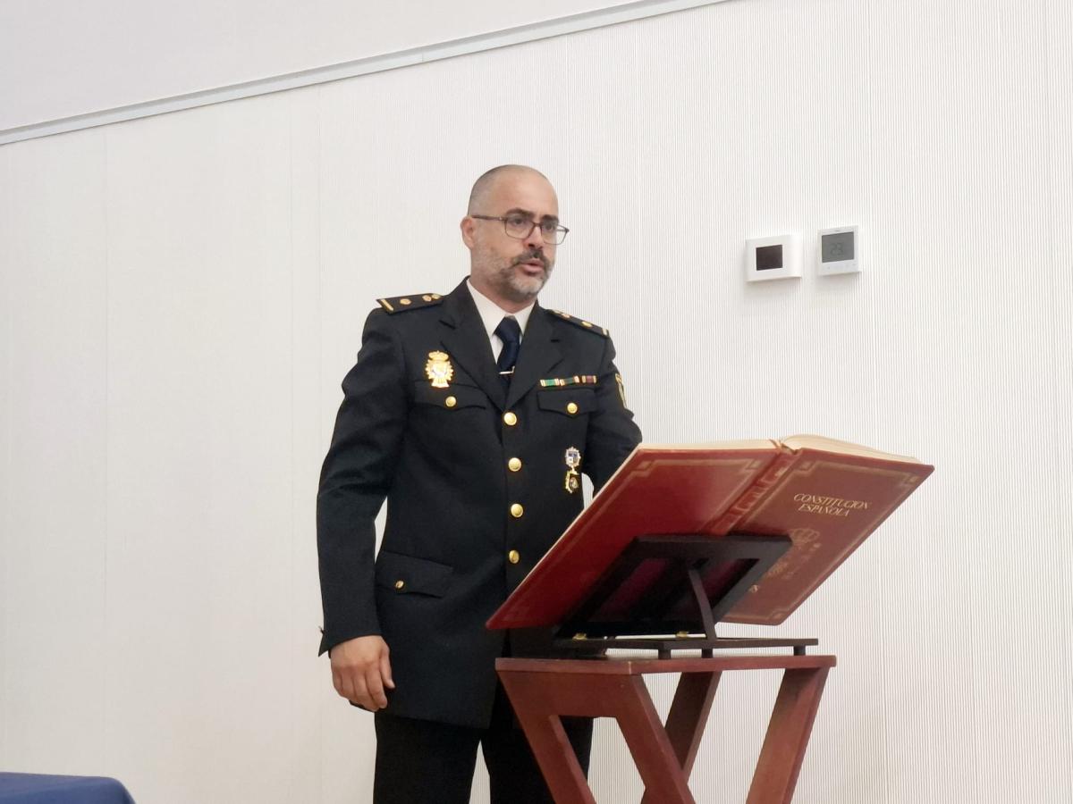 Raquel del Puerto asiste a la toma de posesión del nuevo jefe de la Comisaría de Almendralejo, Manuel Rico