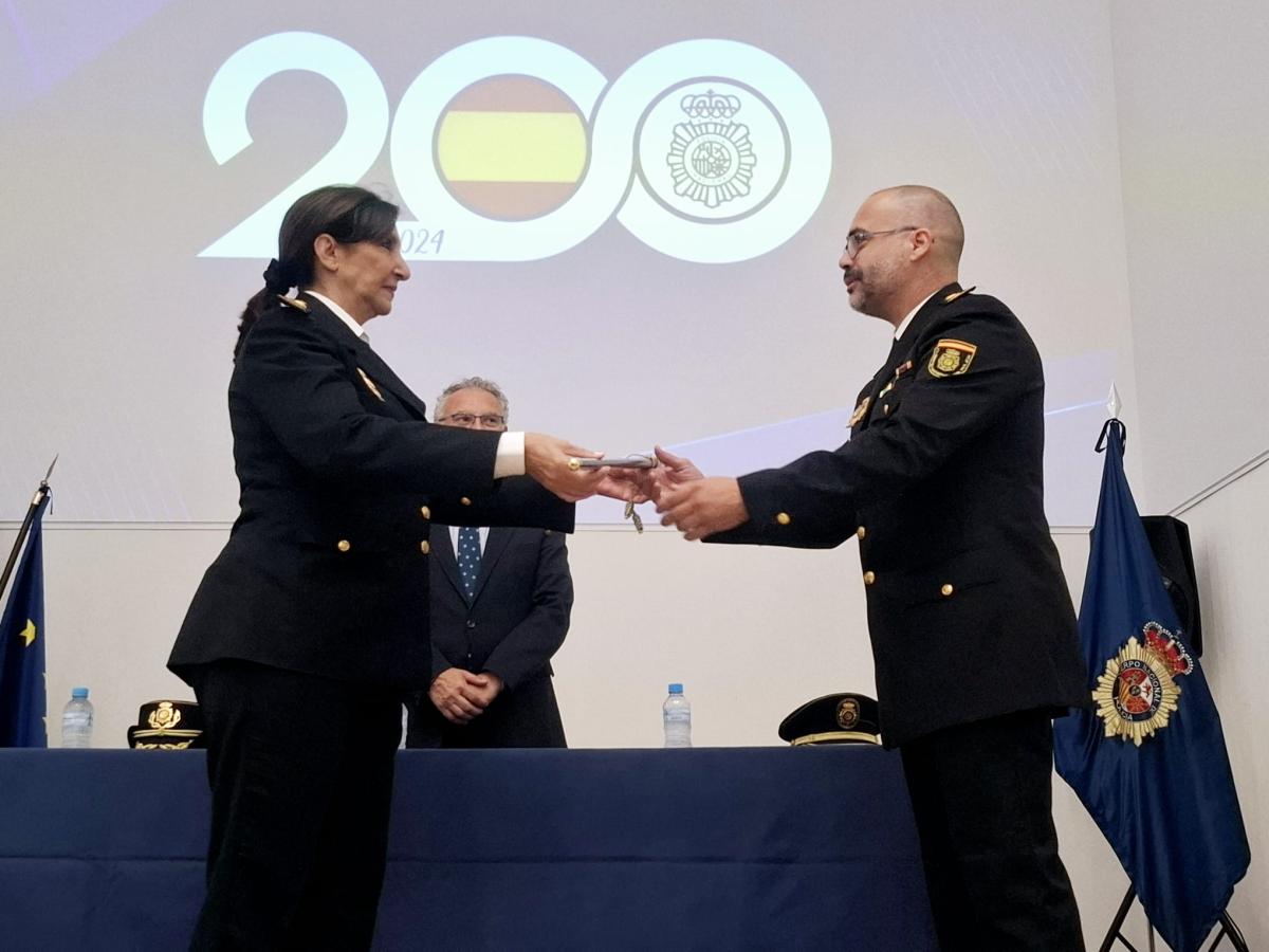 Raquel del Puerto asiste a la toma de posesión del nuevo jefe de la Comisaría de Almendralejo, Manuel Rico