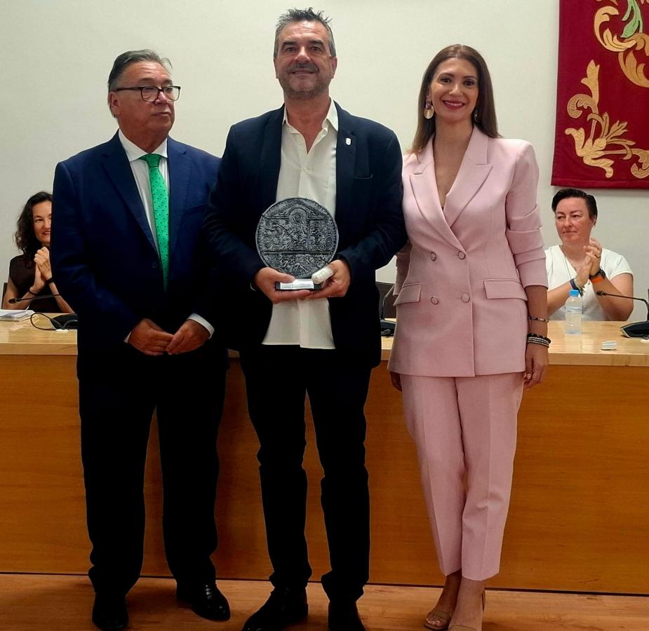 Almendralejo homenajea a la educación, la cultura y el sector del vino en el Día de Extremadura