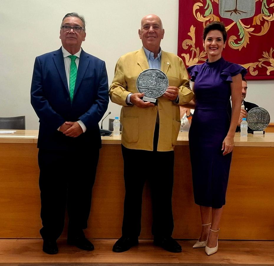 Almendralejo homenajea a la educación, la cultura y el sector del vino en el Día de Extremadura