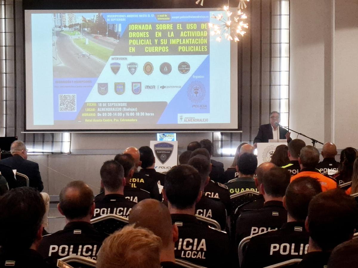 Almendralejo acoge la Jornada sobre el uso de drones en la actividad policial y su implantación en cuerpos policiales