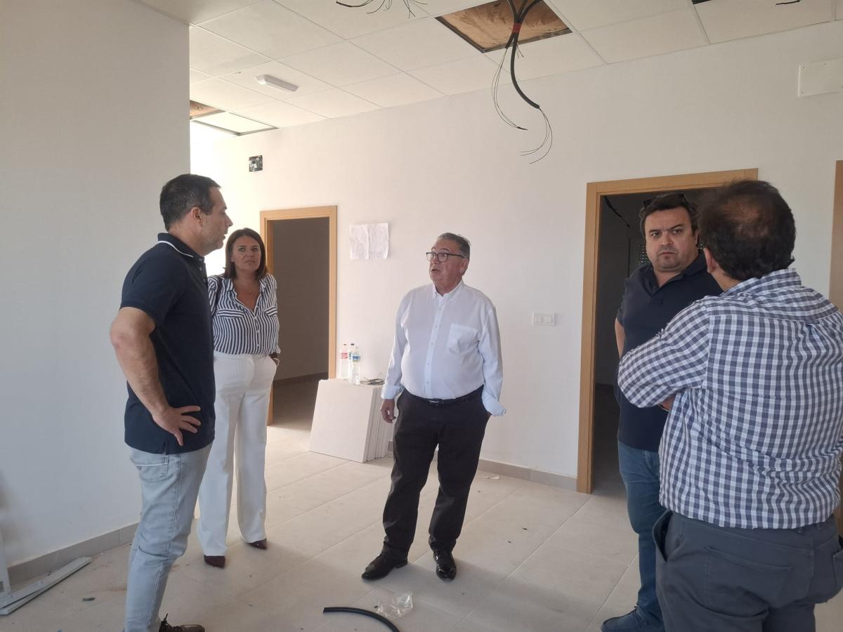 El alcalde visita diversas obras que avanzan a buen ritmo en Almendralejo