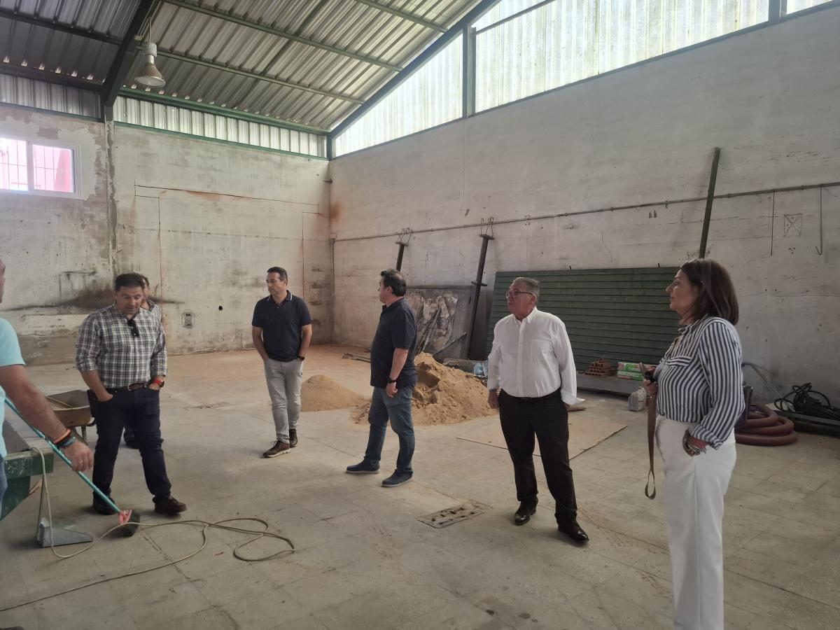 El alcalde visita diversas obras que avanzan a buen ritmo en Almendralejo