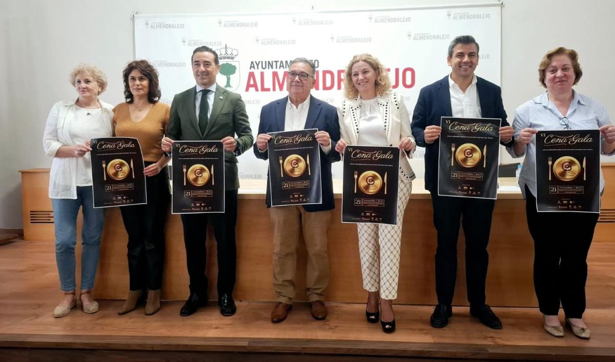 El alcalde muestra su apoyo a las asociaciones empresariales en la presentación de la VI Cena de Gala Empresarial Solidaria 