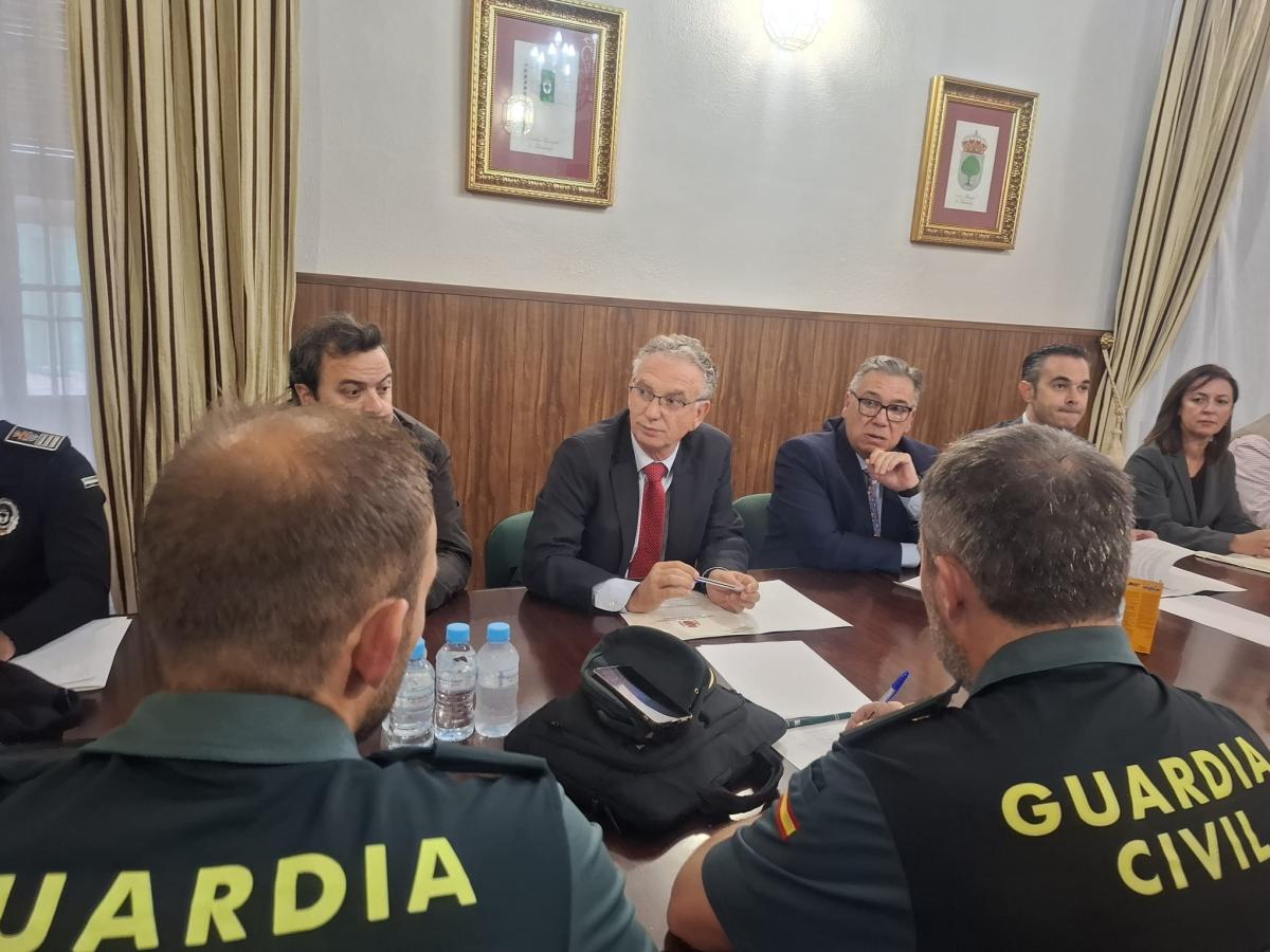 El alcalde asiste a una reunión informativa sobre el 