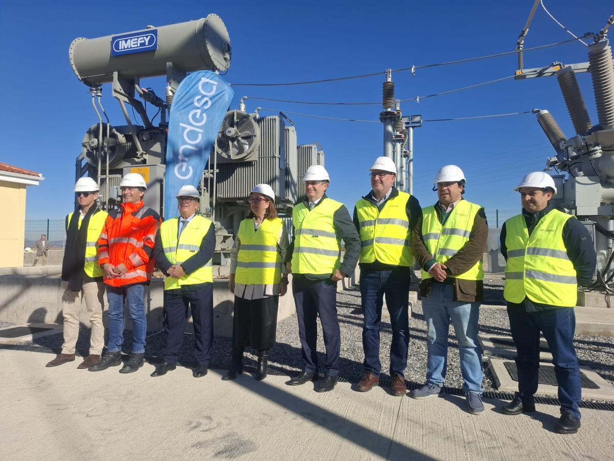 El alcalde visita la nueva subestación eléctrica de Almendralejo construida por Endesa