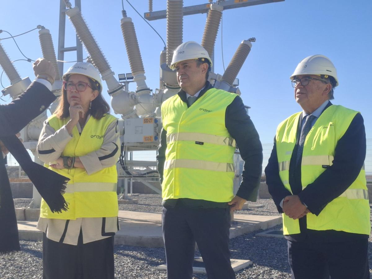 El alcalde visita la nueva subestación eléctrica de Almendralejo construida por Endesa