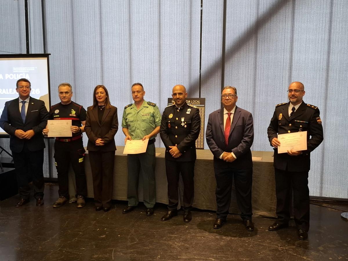 La Policía Local de Almendralejo reconoce la labor de sus agentes y la colaboración de los cuerpos de seguridad